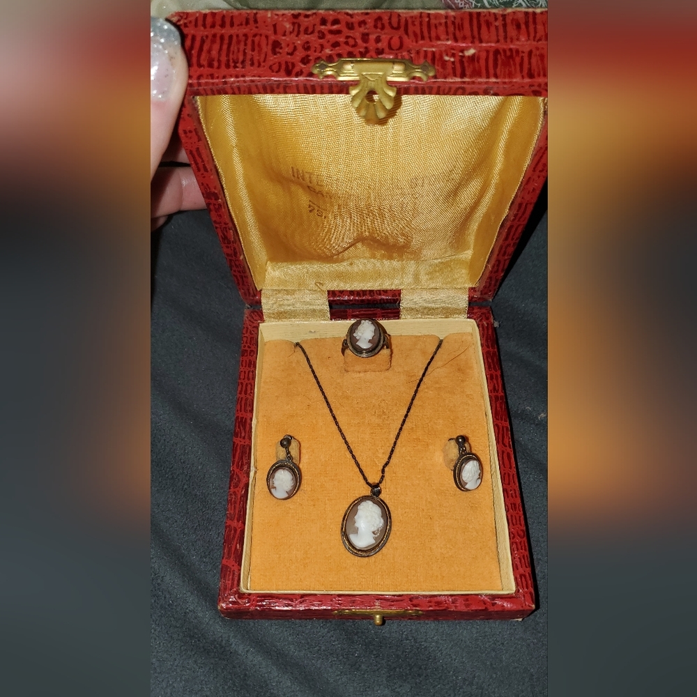 Cameos Factory Vintage Cameo Set